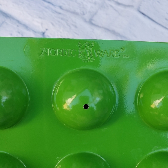 Nordic Ware cake pop bakeware - Picture 3 of 4